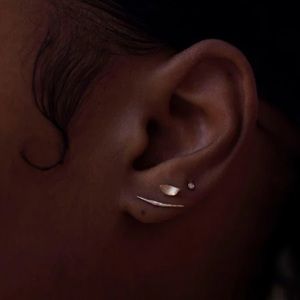 WWAKE GOLD SMUDGE WISP EARRINGS - PAIR